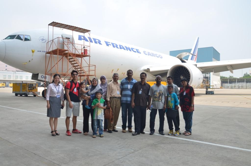 B2-August2014_ParentsAtHangar